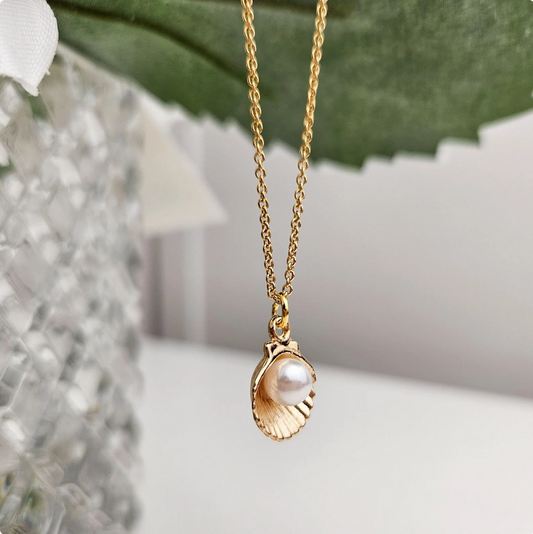 Seashell Glass Pearl Necklace