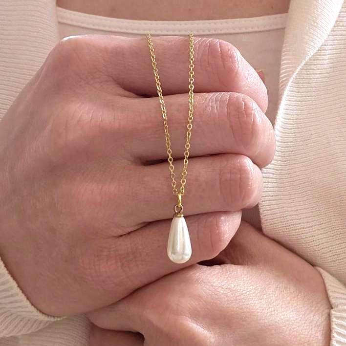 Gold Teardrop Pearl Necklace