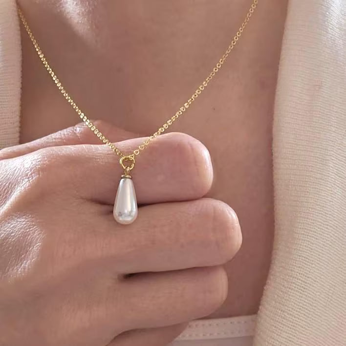 Gold Teardrop Pearl Necklace